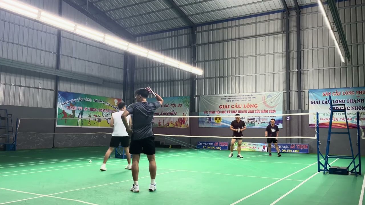 Cầu lông U40 đánh áp đảo