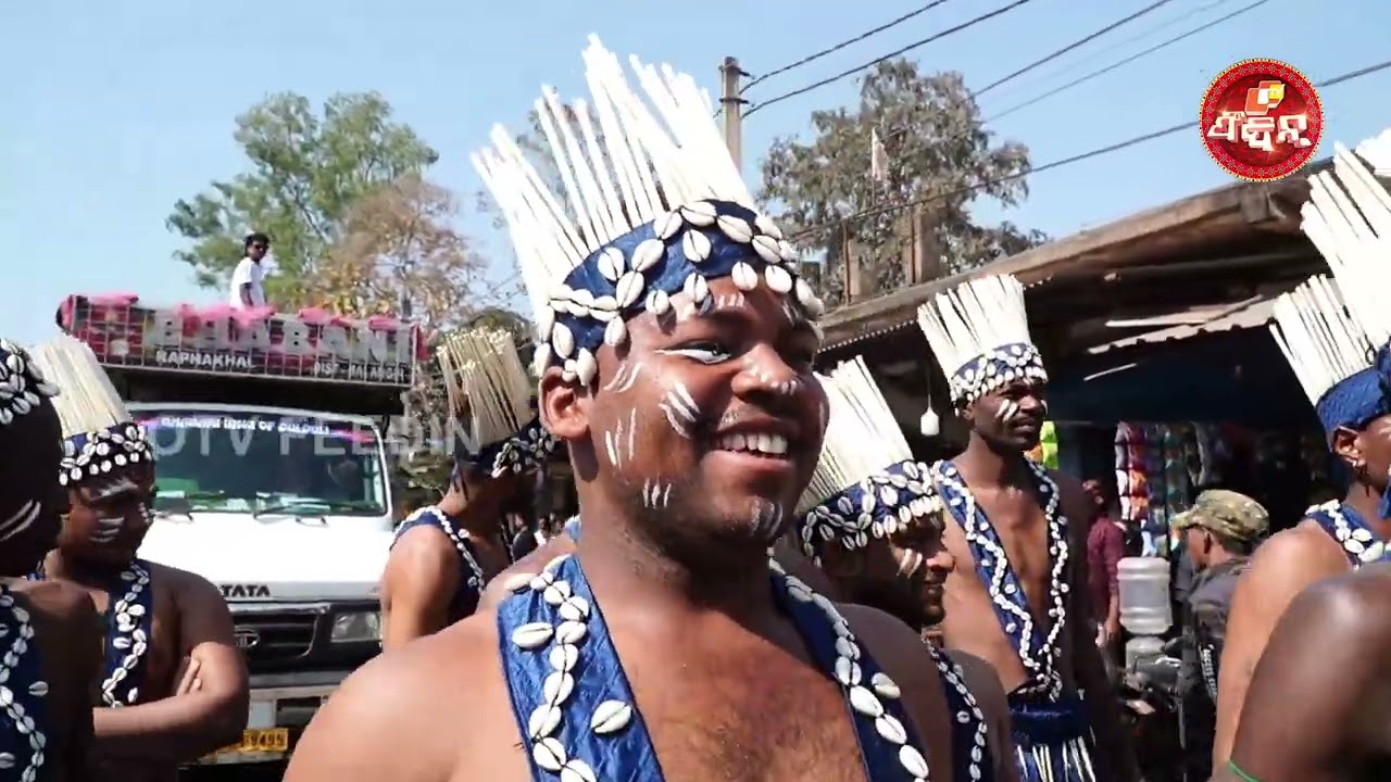 ବଲାଙ୍ଗୀର ଲୋକଉତ୍ସବ ଶୋଭାଯାତ୍ରାନେ ଦୁଲକିଲା ସହର