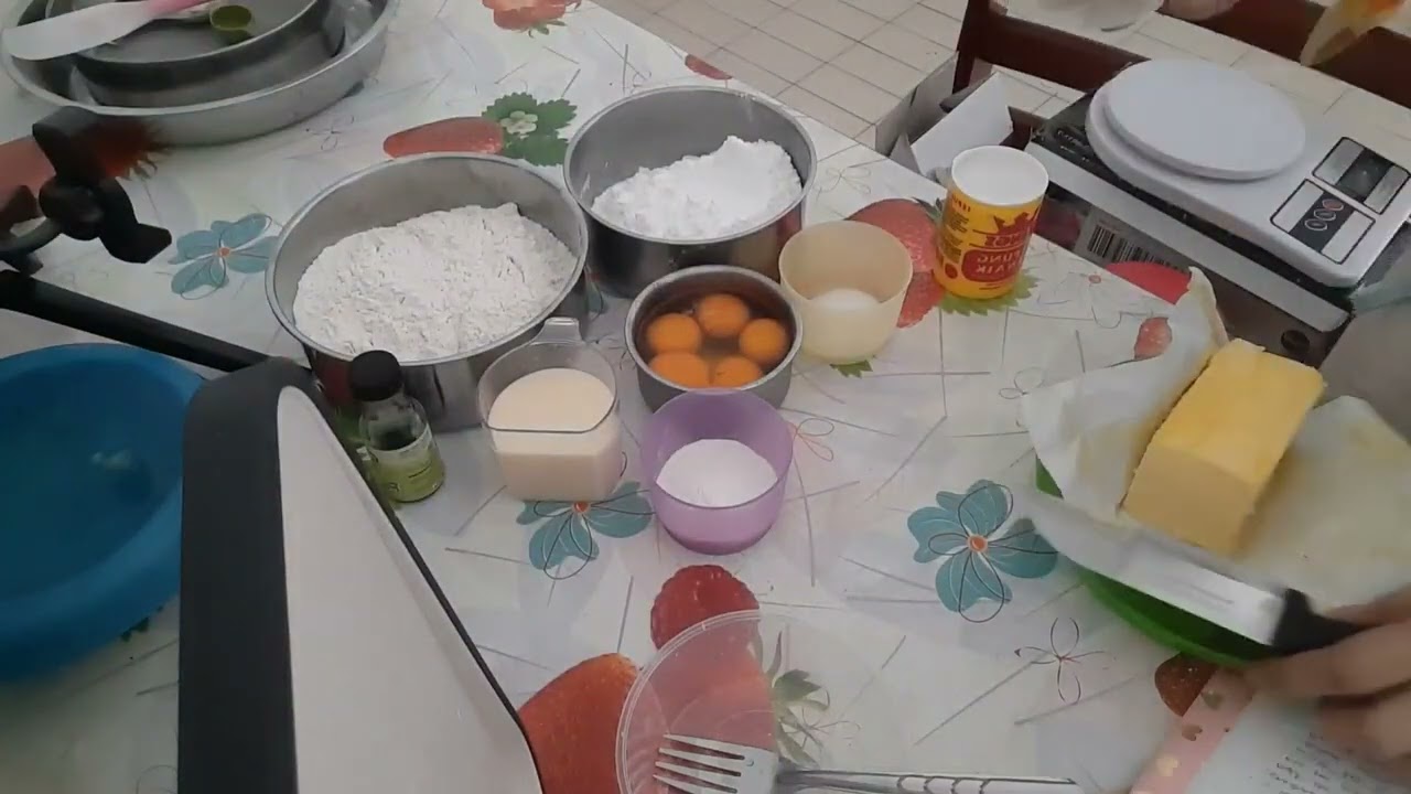 Making butter cupcakes 😋||ruthskies 