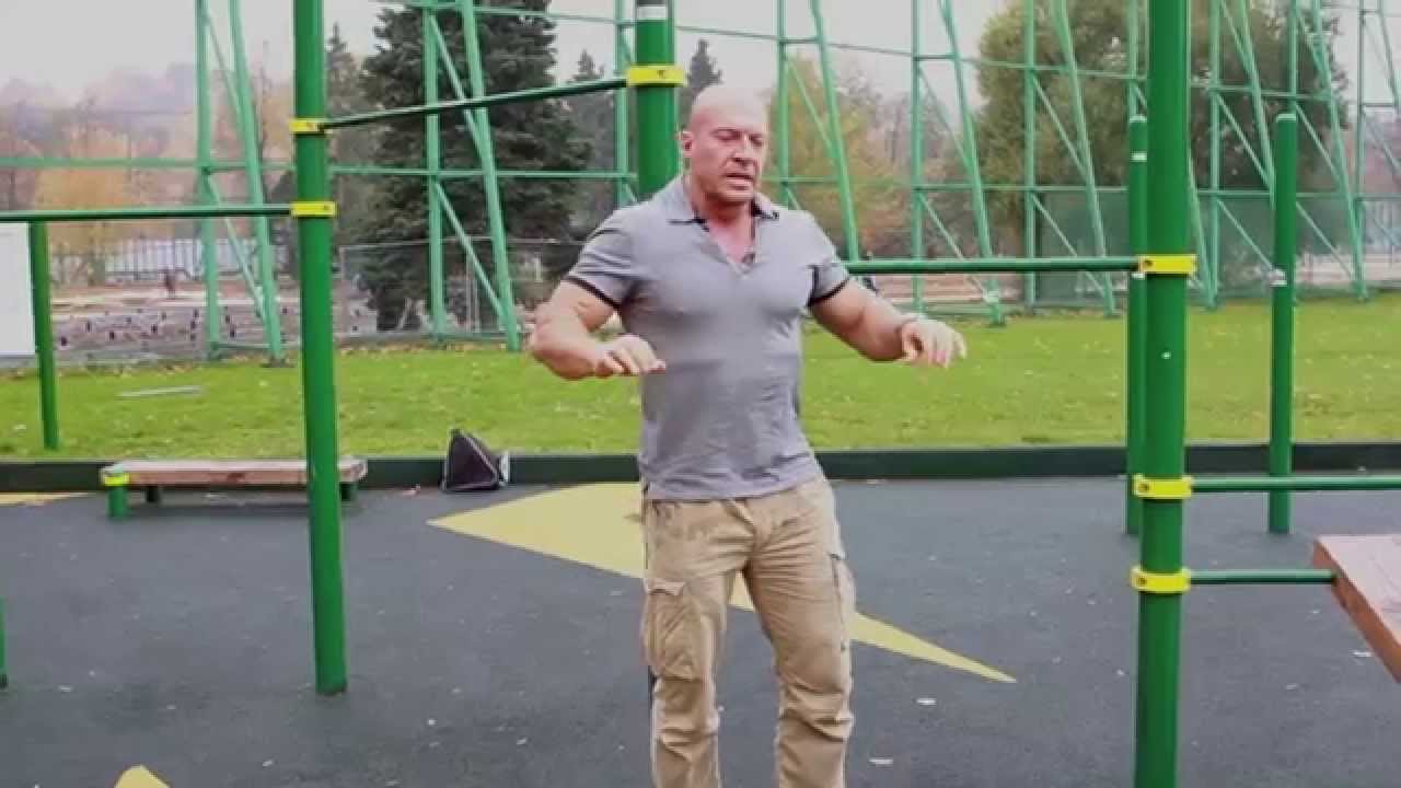 Денис Семенихин. Отжимания от турника.