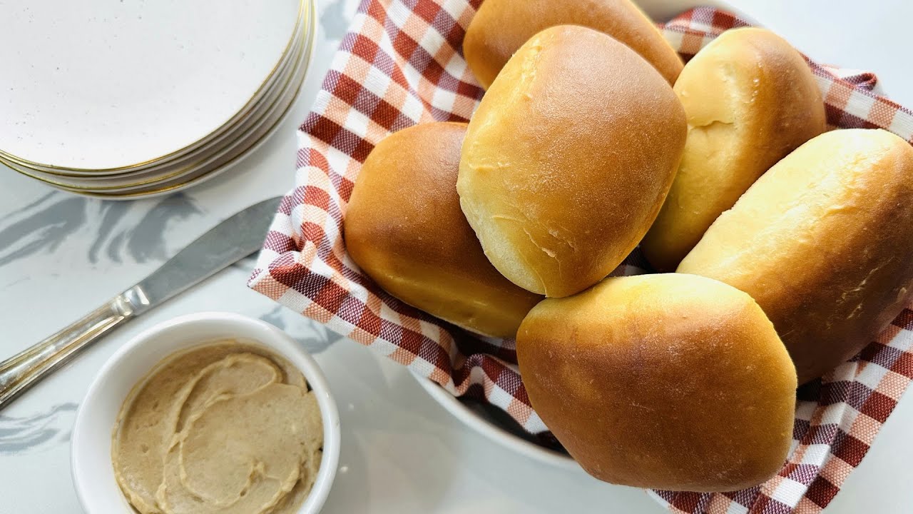 Make Texas Roadhouse’s Beloved Rolls At Home With Our Recipe