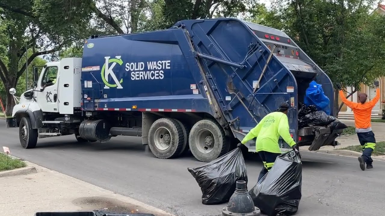 Super Fast Kansas City New Way Rear Loader Garbage Truck