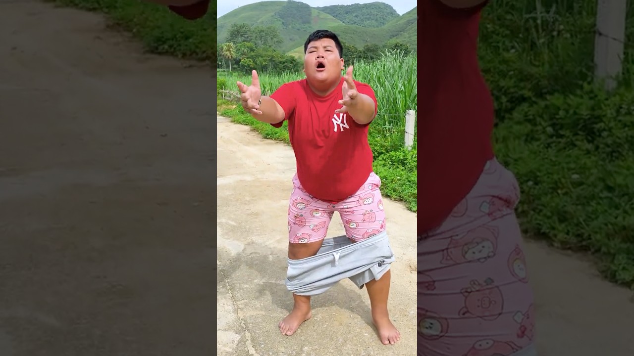 His Pants Fell Down!😱😂👖