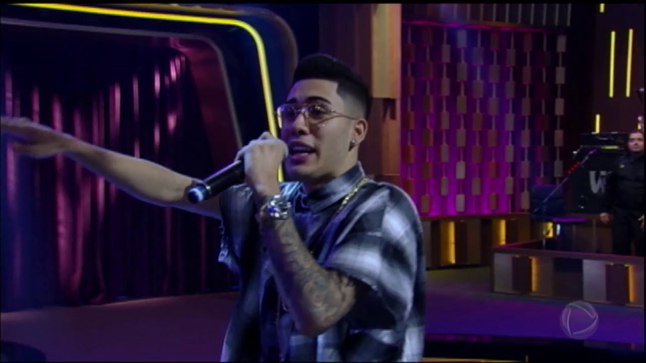 Kevinho canta “Ta Tum Tum” no Programa do Porchat