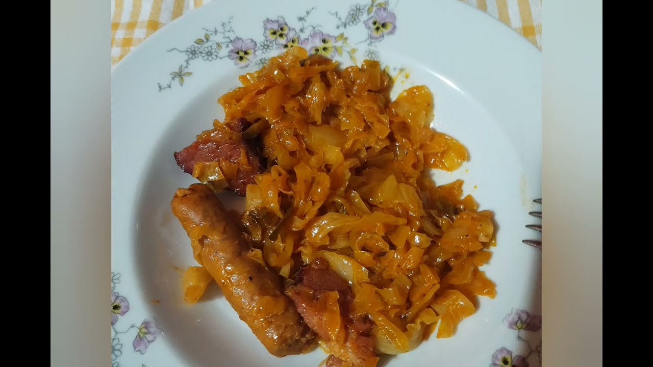 Kiseli kupus sa dimljenom kobasicom i vratom/ sauerkraut with smoked sausage and neck*SUB ON*