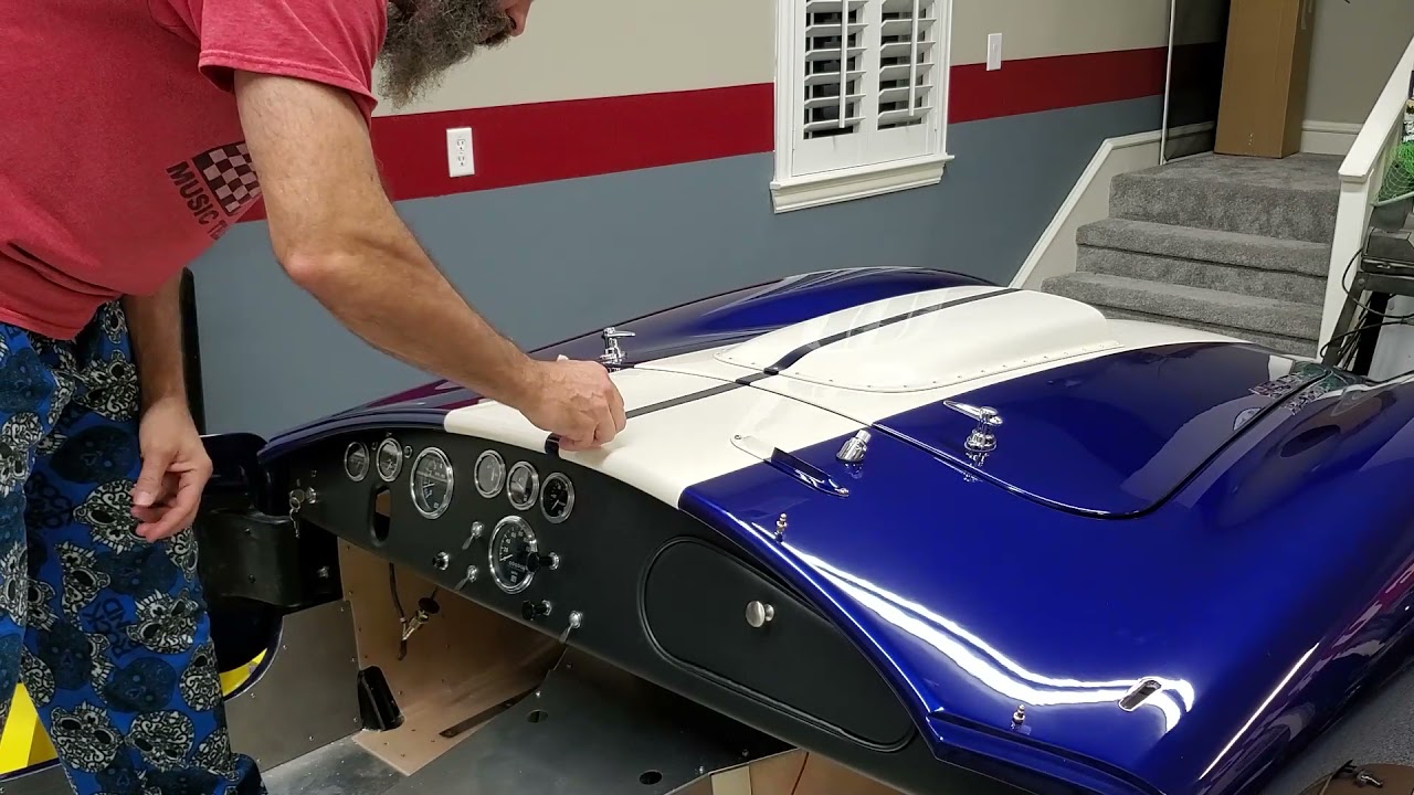 Tonneau cover snaps