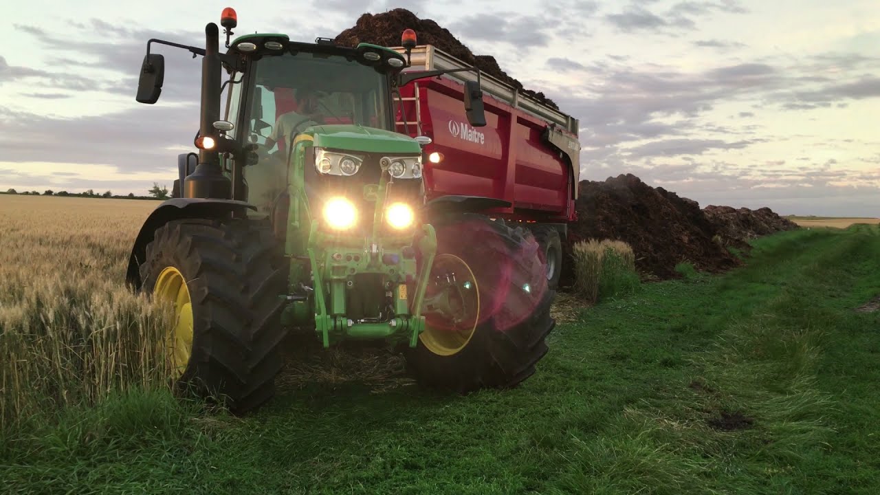 Transport de fumier en Auvergne JD 6155 M