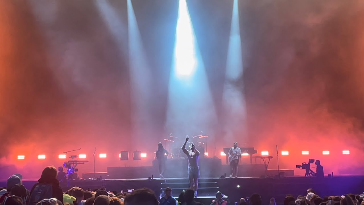 IMAGINE DRAGONS - THUNDER | Mercury Tour | DAN REYNOLDS DEDICATES SONG TO FAN | LIVE At Leeds Fest
