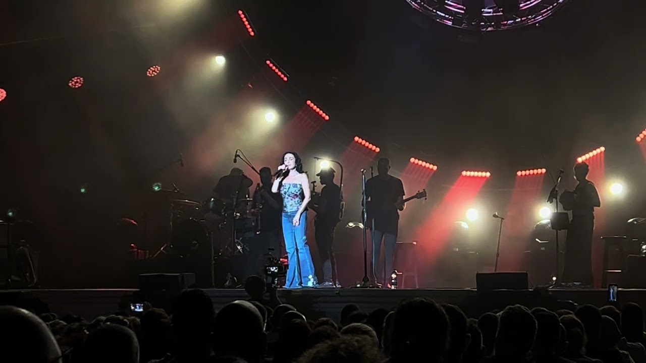 ריטה  באמפי קיסריה -   מה חשוב היום