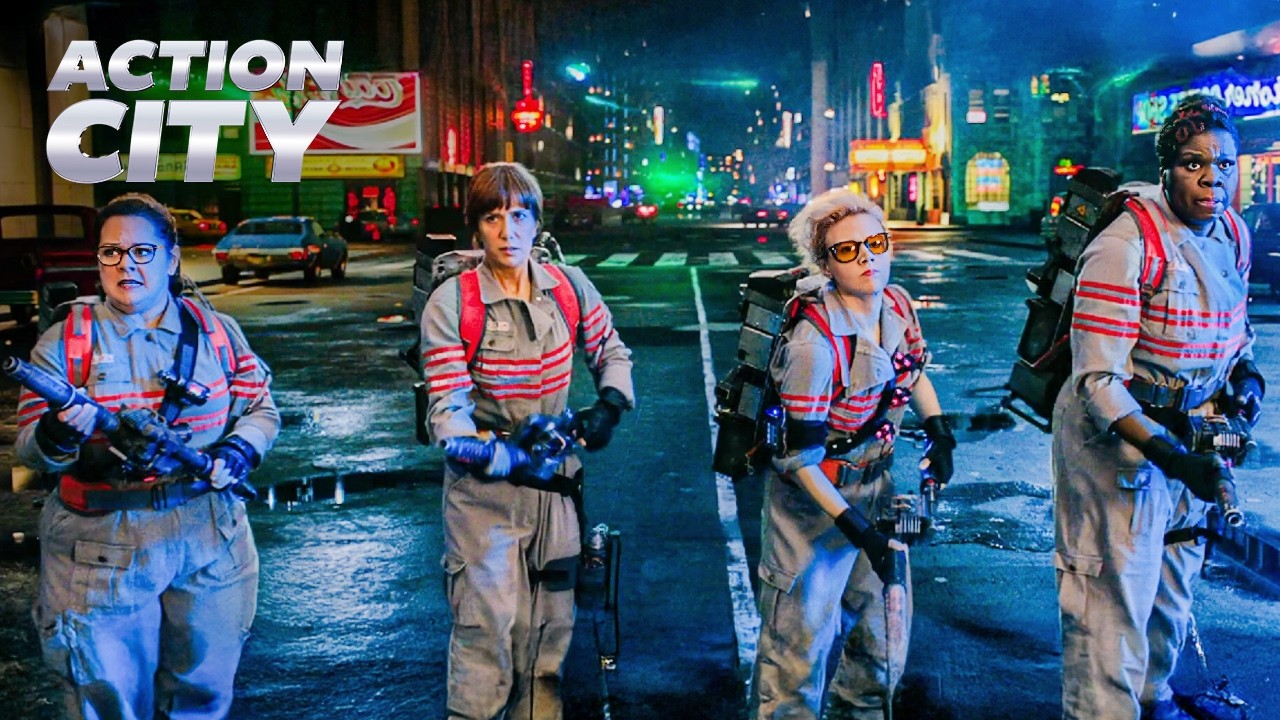 Ghostbusters Fight Ghost Parade as Slimer Escapes | Ghostbusters (Kristen Wiig, Melissa McCarthy)