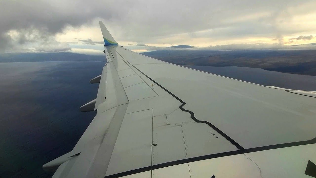 Turbulent but Scenic Arrival into Kailua-Kona International Airport | B737 MAX8