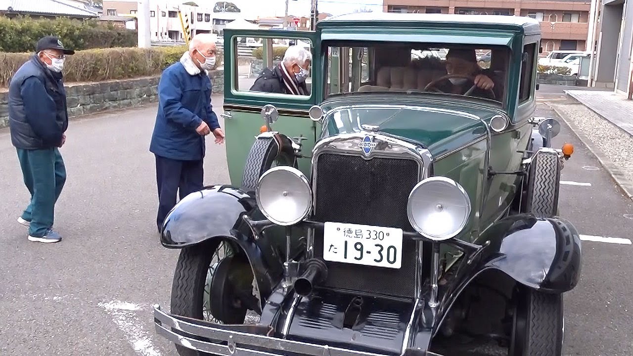 1930年式の乗用車「シボレー」を再生　公道走行もＯＫ