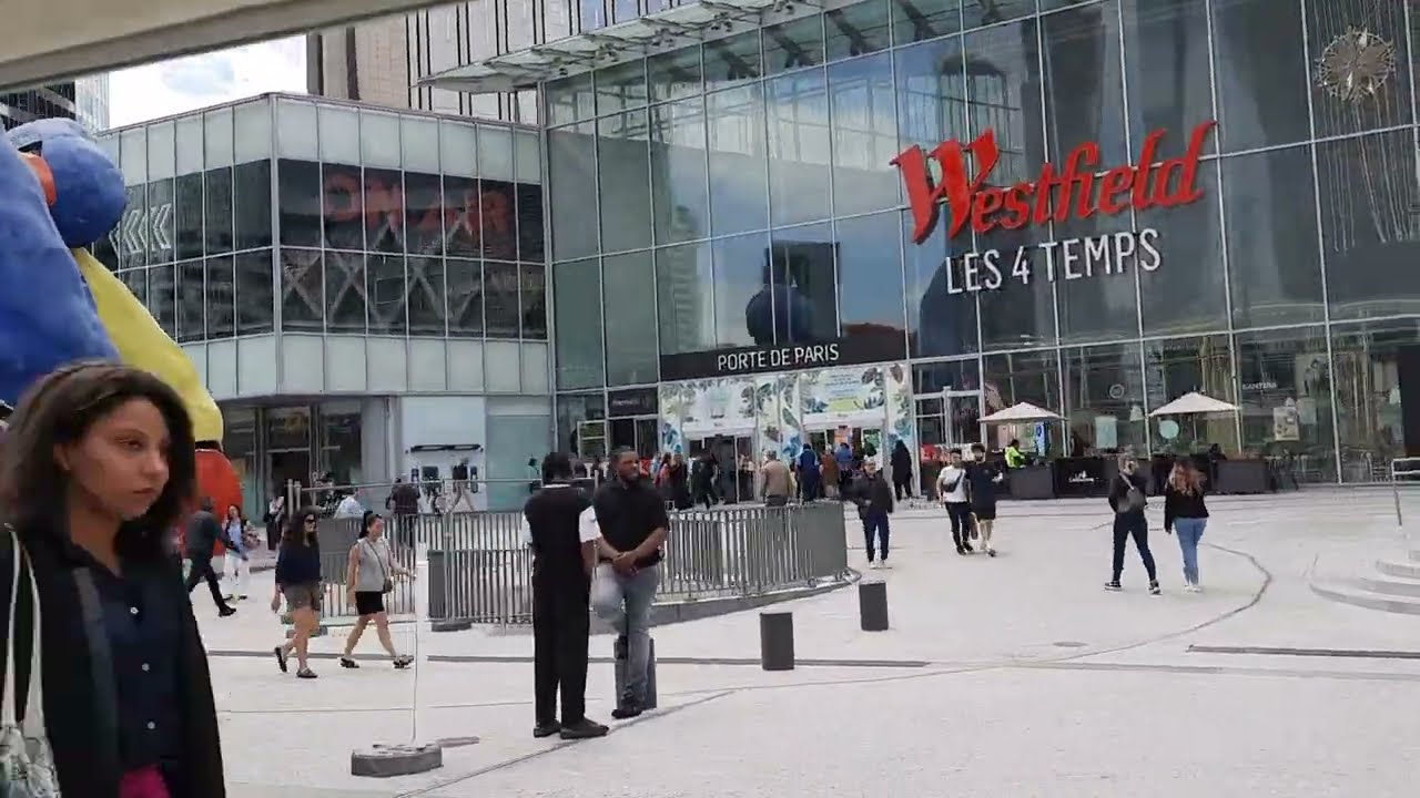 PARIS : La Defense (Business District Area & Shopping Malls in Paris).  2023