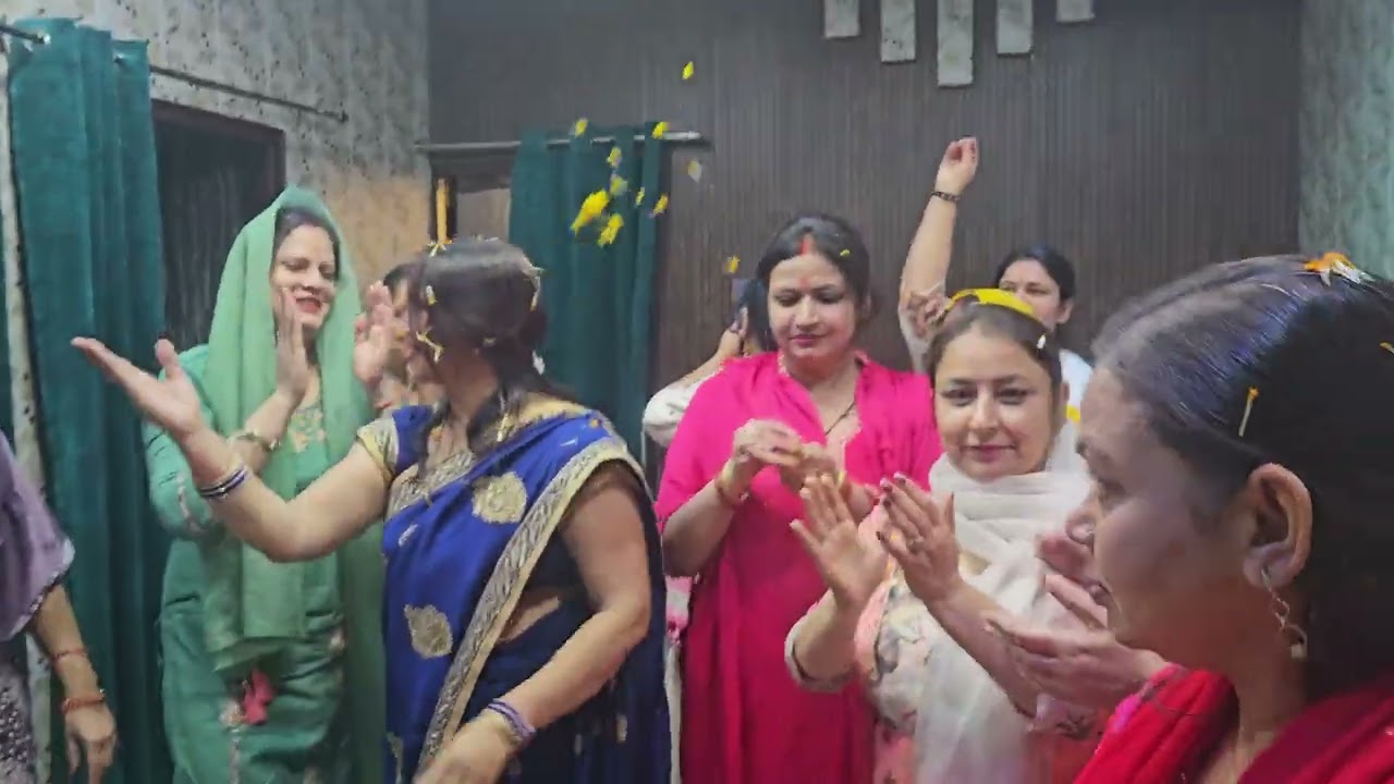 बधाई गीत। आज तो बधाई बाजे रंग महल में।