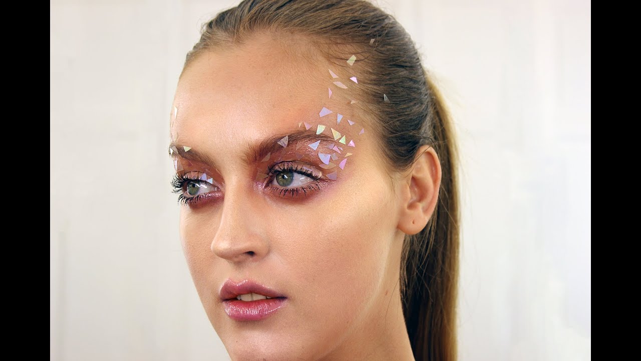 Makeup editorial inspirado en el color del año, ULTRA VIOLET