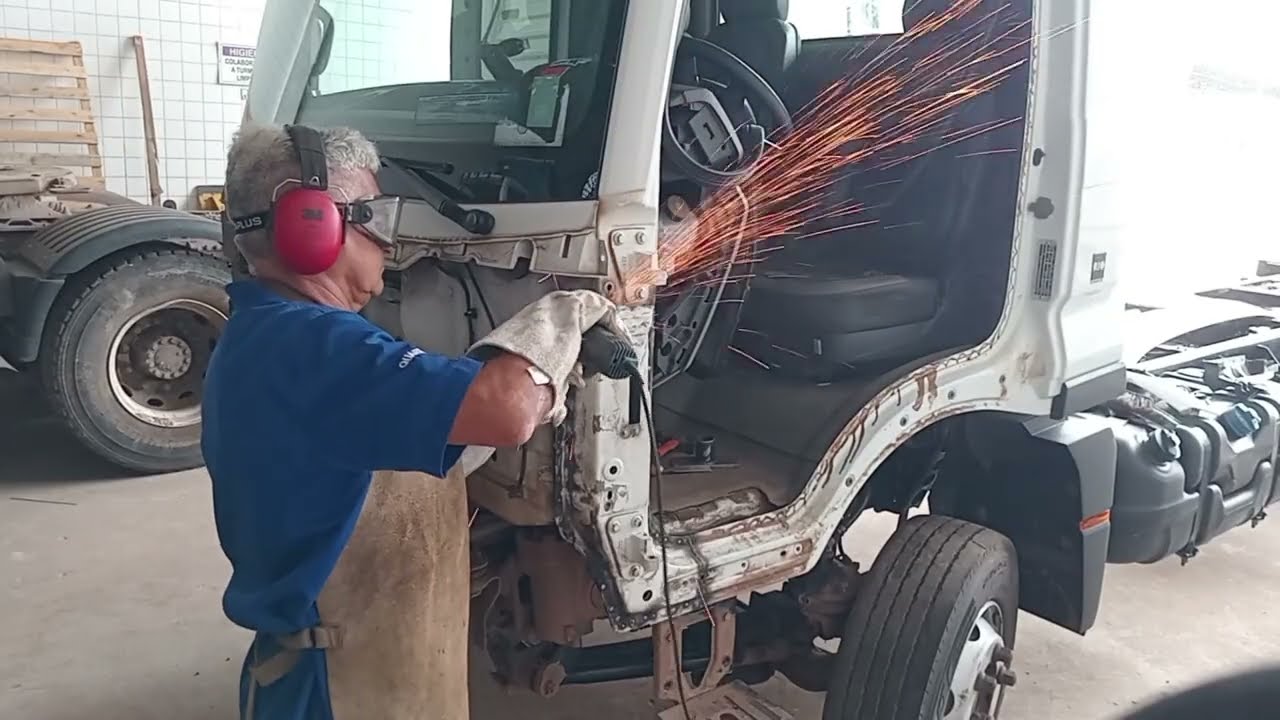Reparação da coluna da cabine do caminhão volkswagen Delivery