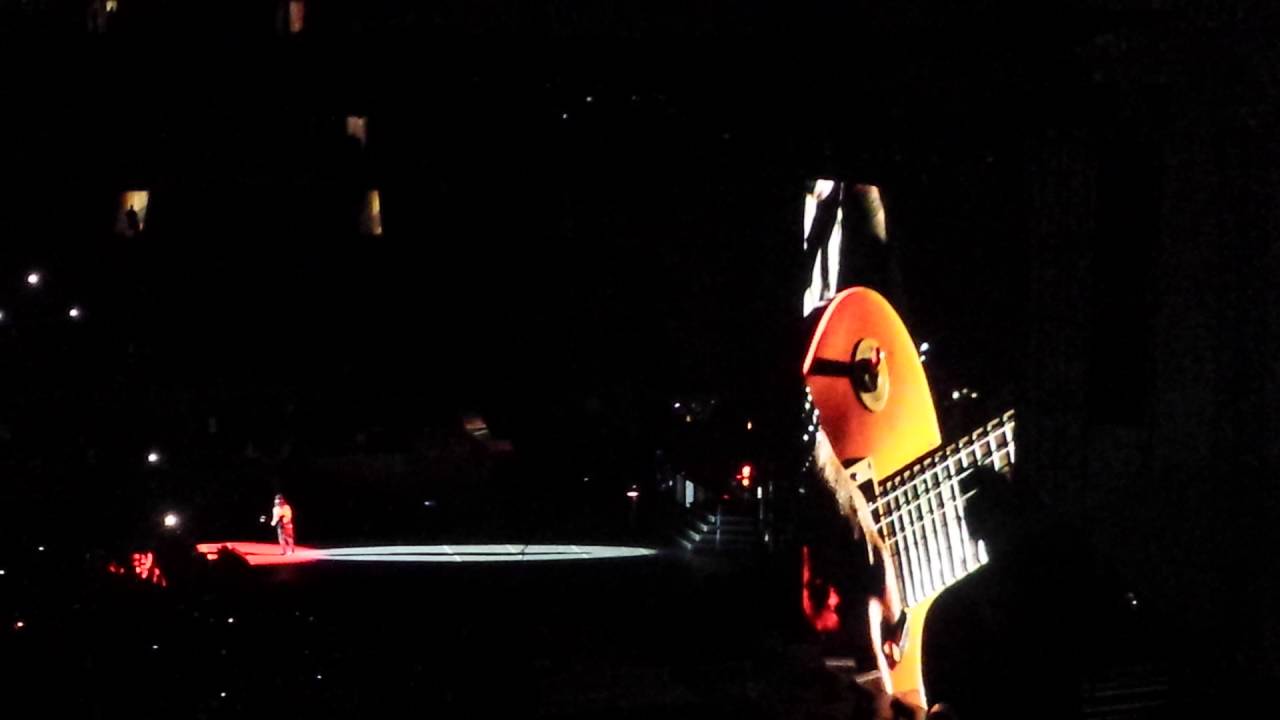 Slash,  Guns N Roses blows away Cincinnati with epic guitar solo