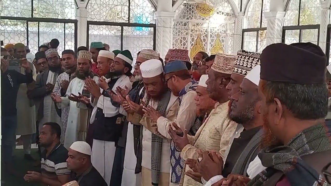 চট্টগ্রাম ১৩ মোমবাতি প্রার্থী জনাব এস.এম. শাহজাহান মোহছেন আউলিয়া (রহঃ) এর মাজার শরীফ 