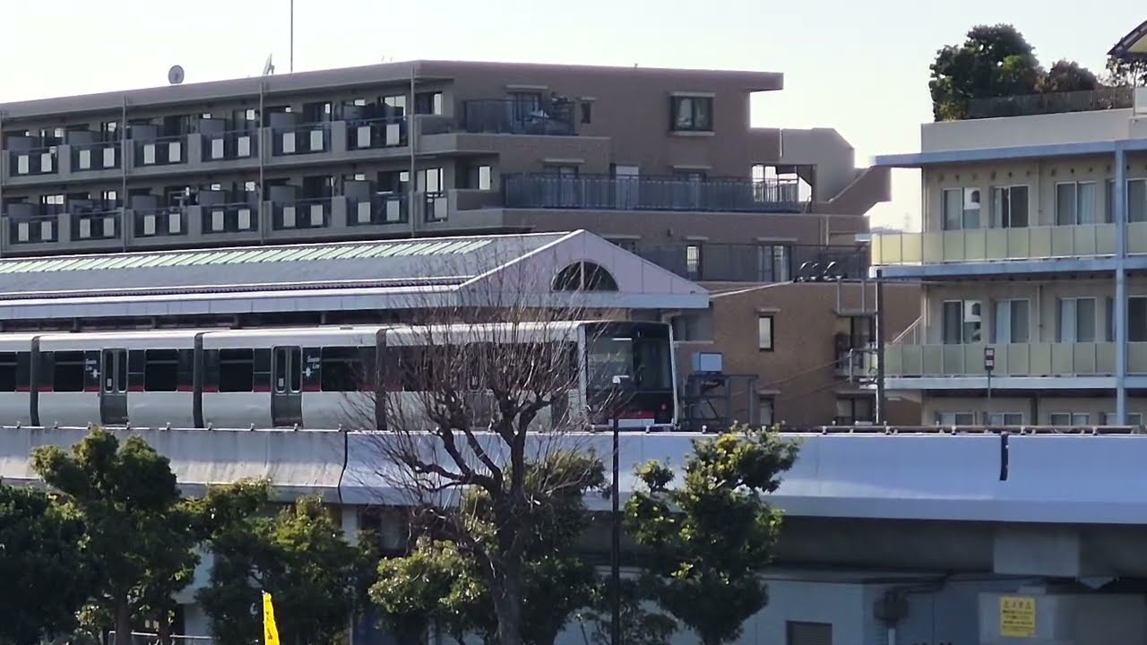 「海の公園」から眺める〈海の公園柴口駅〉の『横浜シーサイドライン』（2026.01.18）