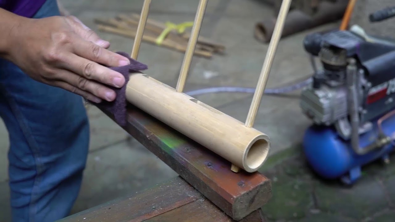 Aplikasi Propan Acrylux Color pada Angklung Bambu