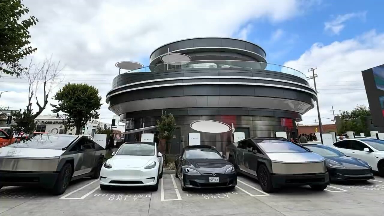 首家特斯拉餐厅 - 芸视频