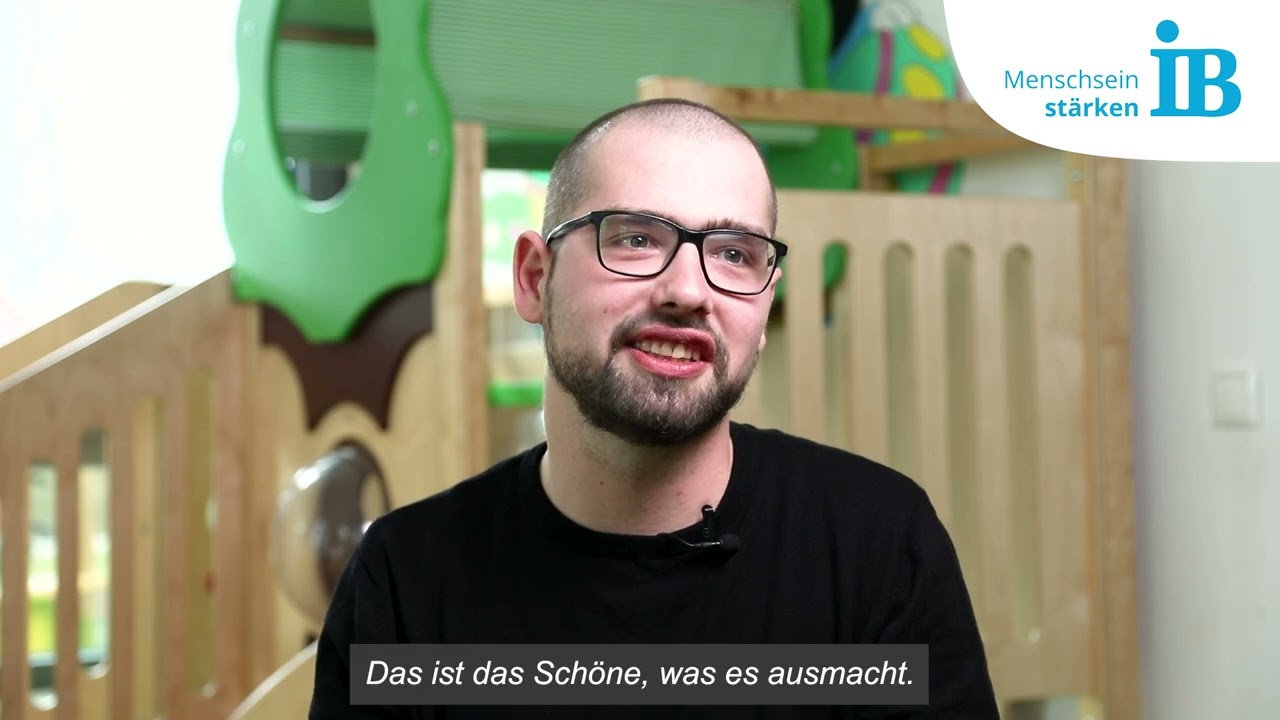 Unser Erzieher Dennis beim Internationalen Bund