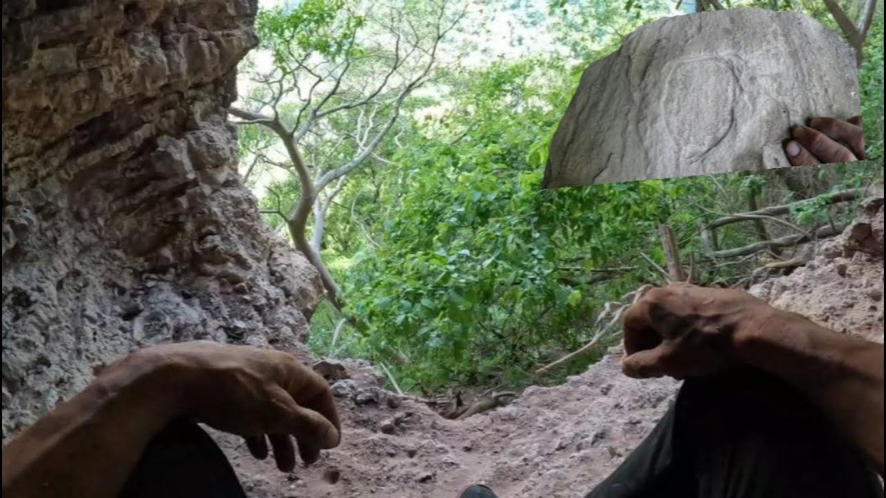 Cara Tallada En Piedra! Explorando Tesoros Naturales: Grietas y Cascadas en Huentitán