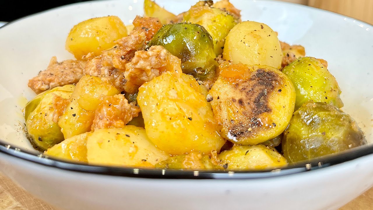 Poêlée de choux de Bruxelles, saucisse et pommes de terre