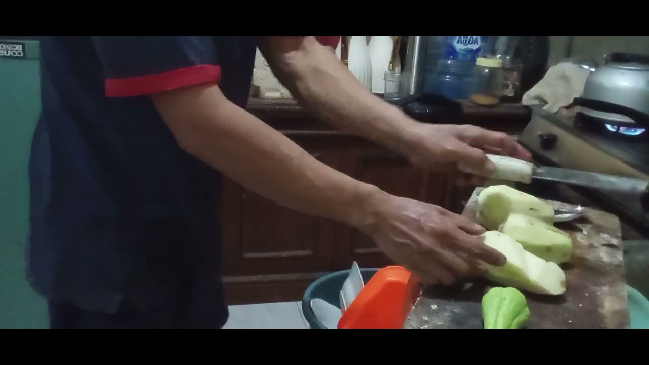 Lagi beres2 rumah lapar masak makan seada nya
