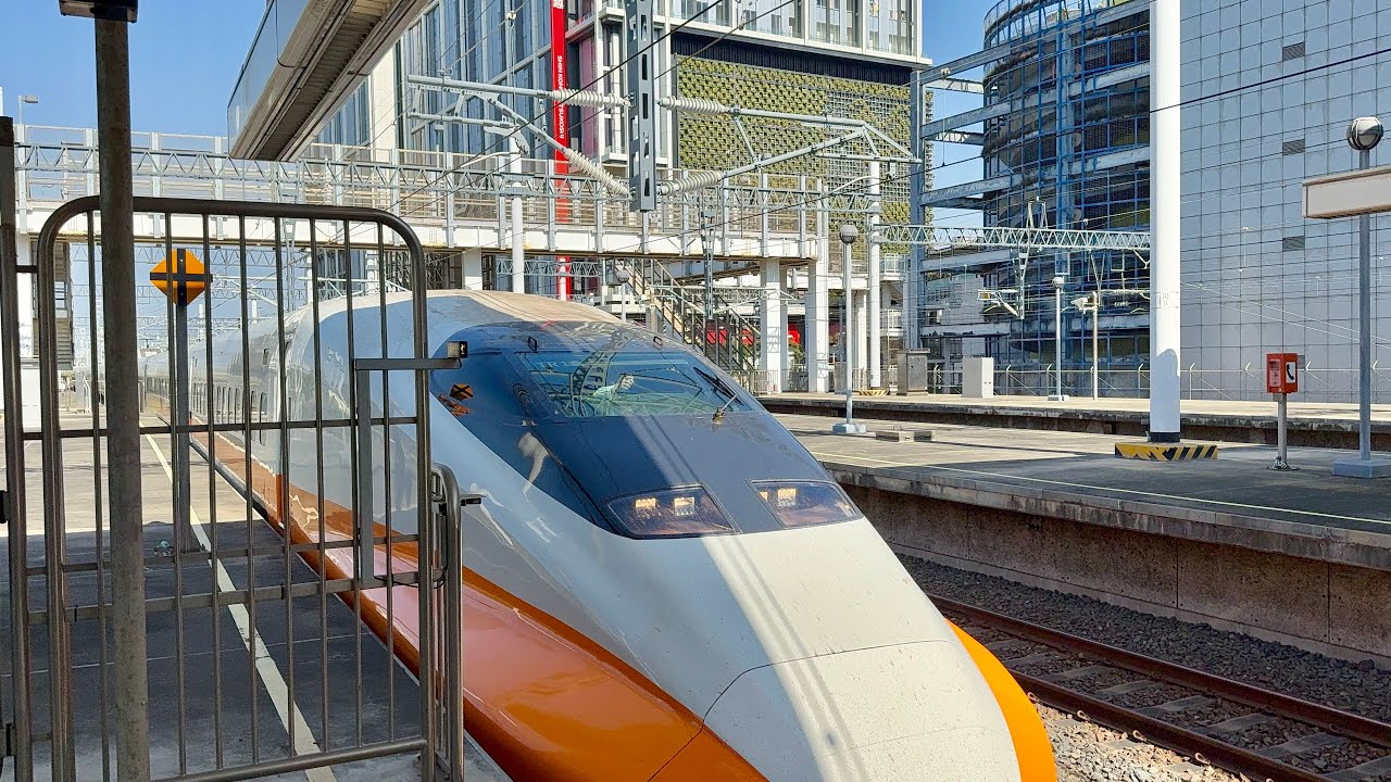 台灣高鐵 700T 129次 進站！