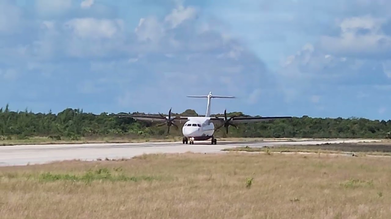Bahamasair ATR72 landing north eleuthera