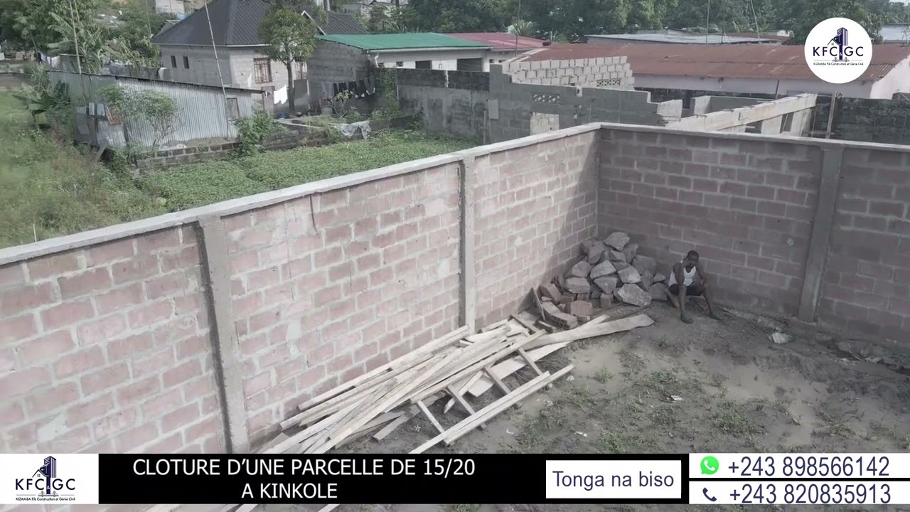 FIN D'UNE CLÔTURE À KIKOLE DE 15/20  , FONDATION EN MOELLON, TONGA N'A BISO
