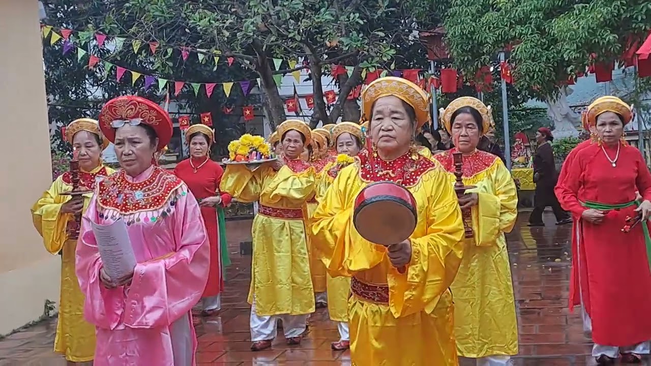 Cụ bà dâng hương vào chùa năm Bính Ngọ 2026[Bài3]