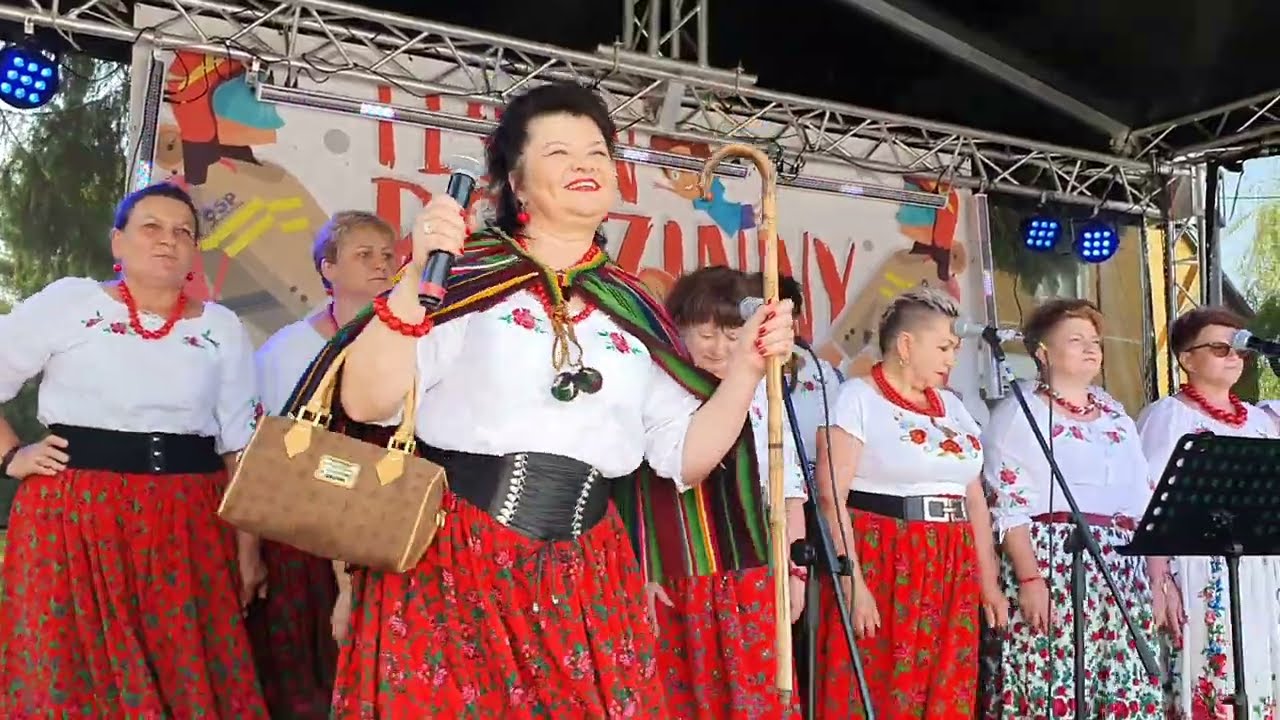 10 08 2025  z kamerą na FESTYNIE w Staniowicach a na scenie rewelacyjnie rozśpiewane dziewczyny 
