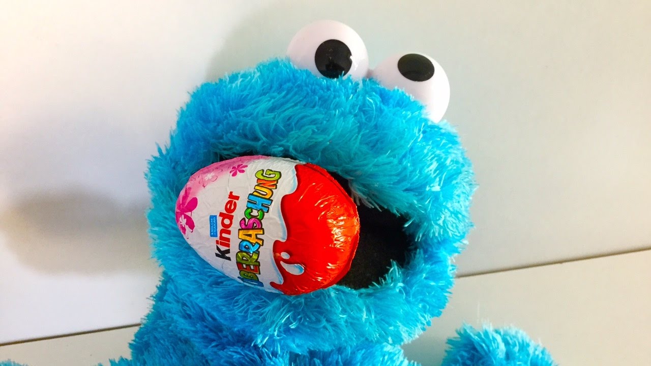 Cookie Monster and Kinder Surprise Eggs Kr&uuml;melmonster