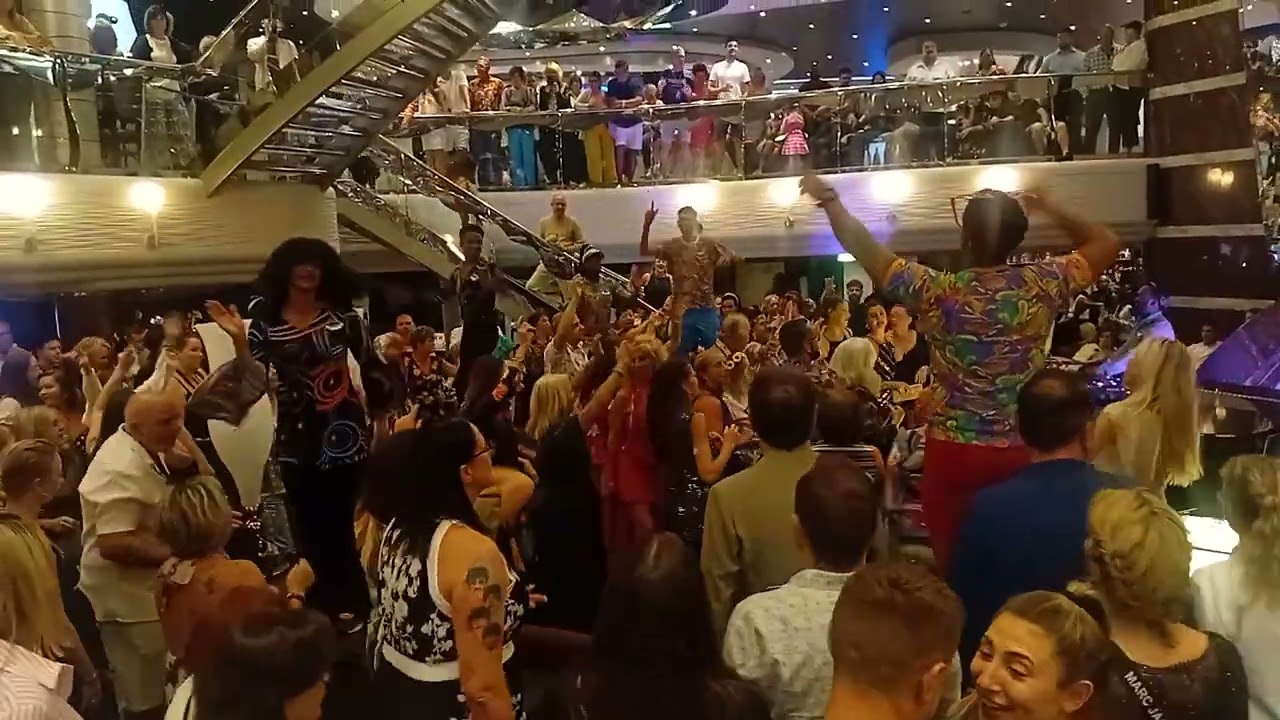 Fiesta 60s 70s 80s MSC Divina feb 2026