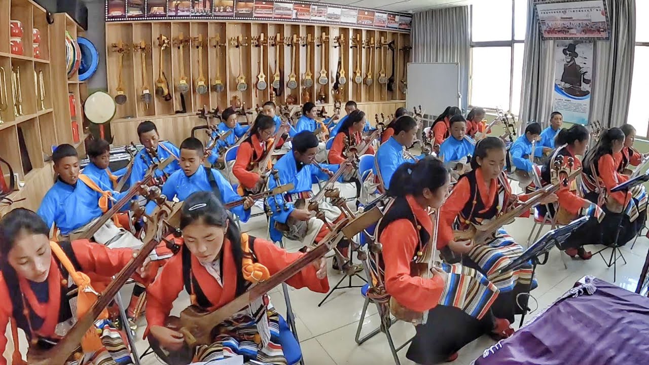 Visiting a Tibetan Middle School 探访西藏当地的一所中学