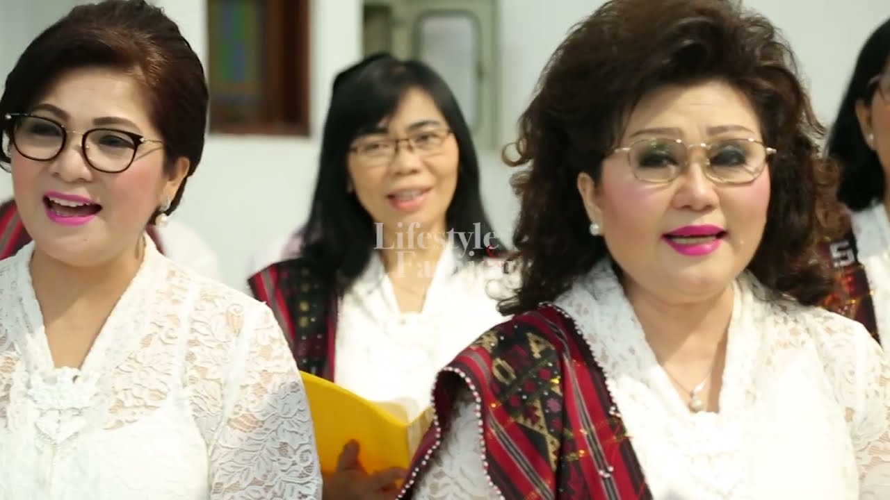 DAILY LIFESTYLE: ULOS, WASTRA ASAL ADAT BATAK ANGKOLA