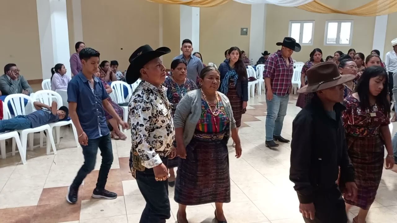 SONAL KOKONOB' en el cumpleaños de don Roberto.