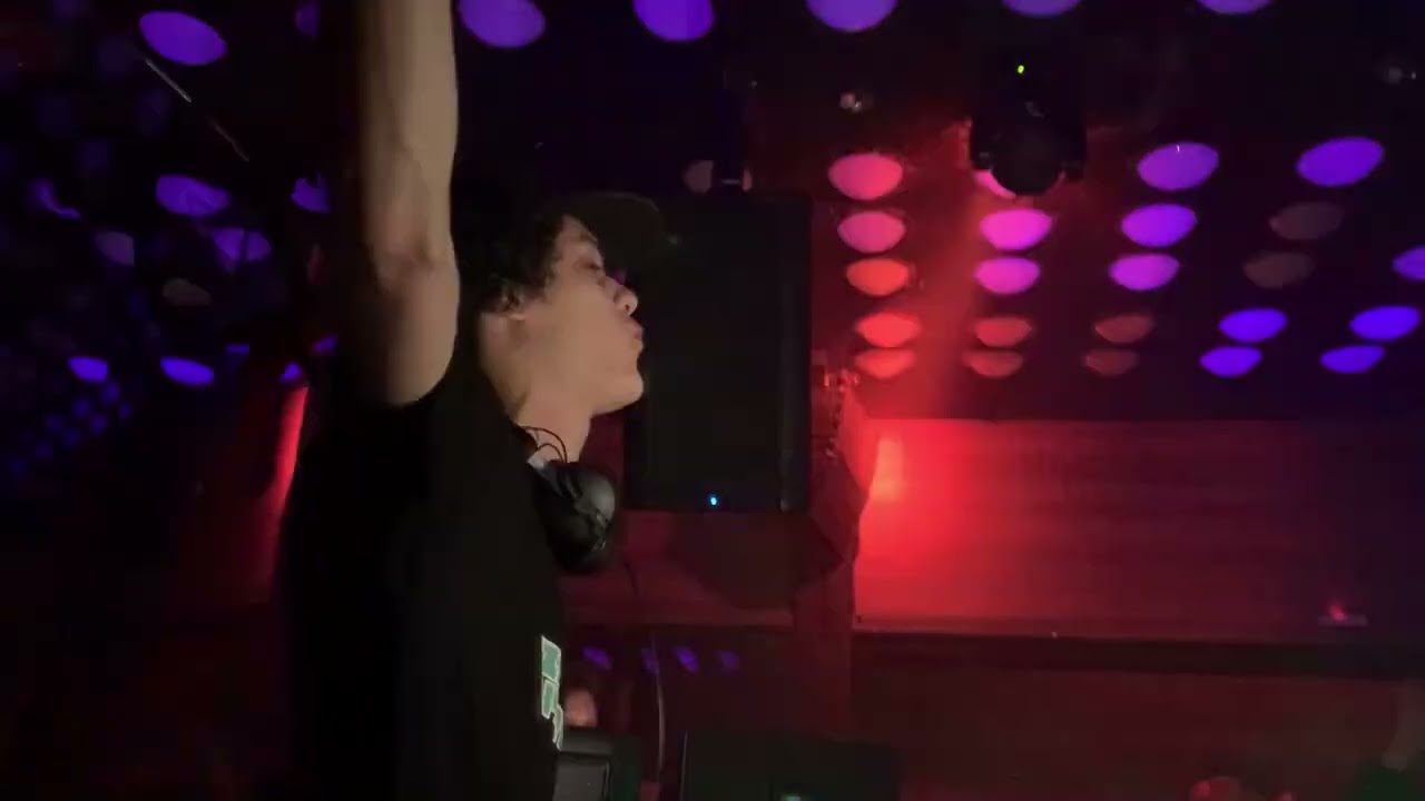 Simas @ Parrots 2 Years at Club Vibe