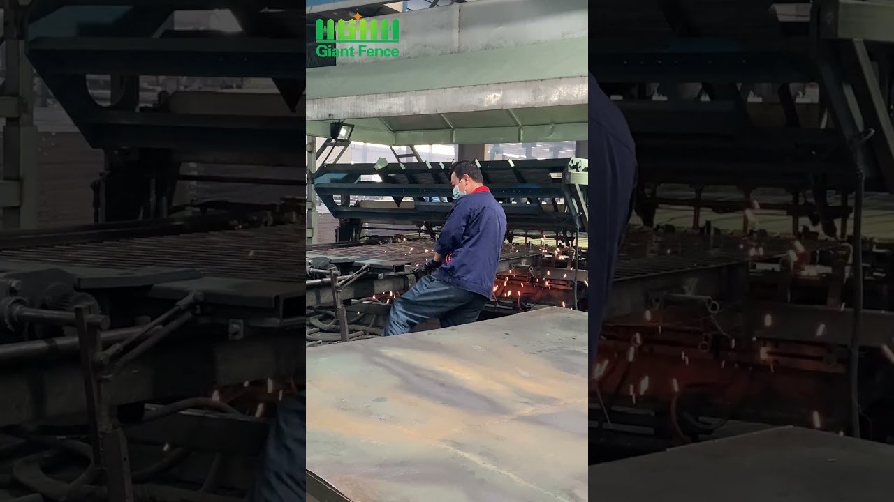 How are 3D fence panels welded?