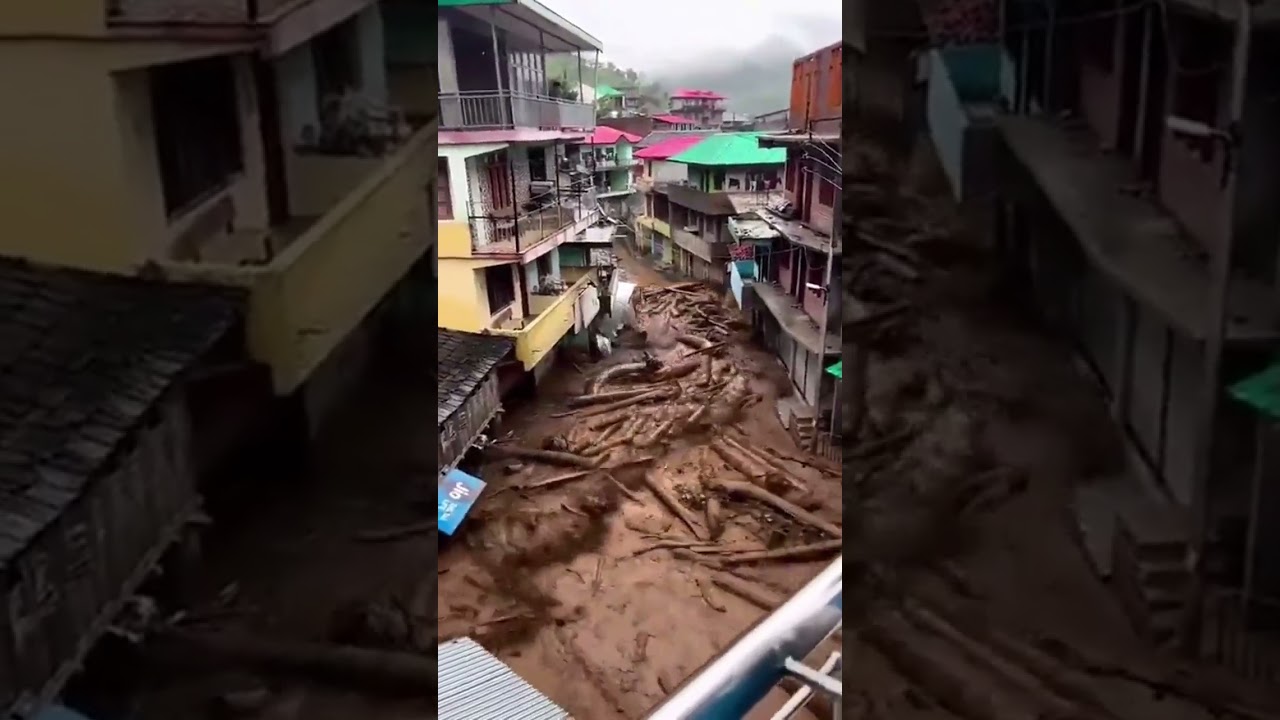 Himachal Rains: Scary visuals of floods from Thunag market of Mandi #india #floods