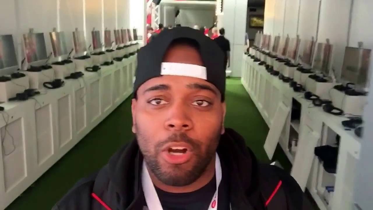 MADDEN 17 FIRST LOOK @ EA PLAY #E32016 | iPodKingCarter