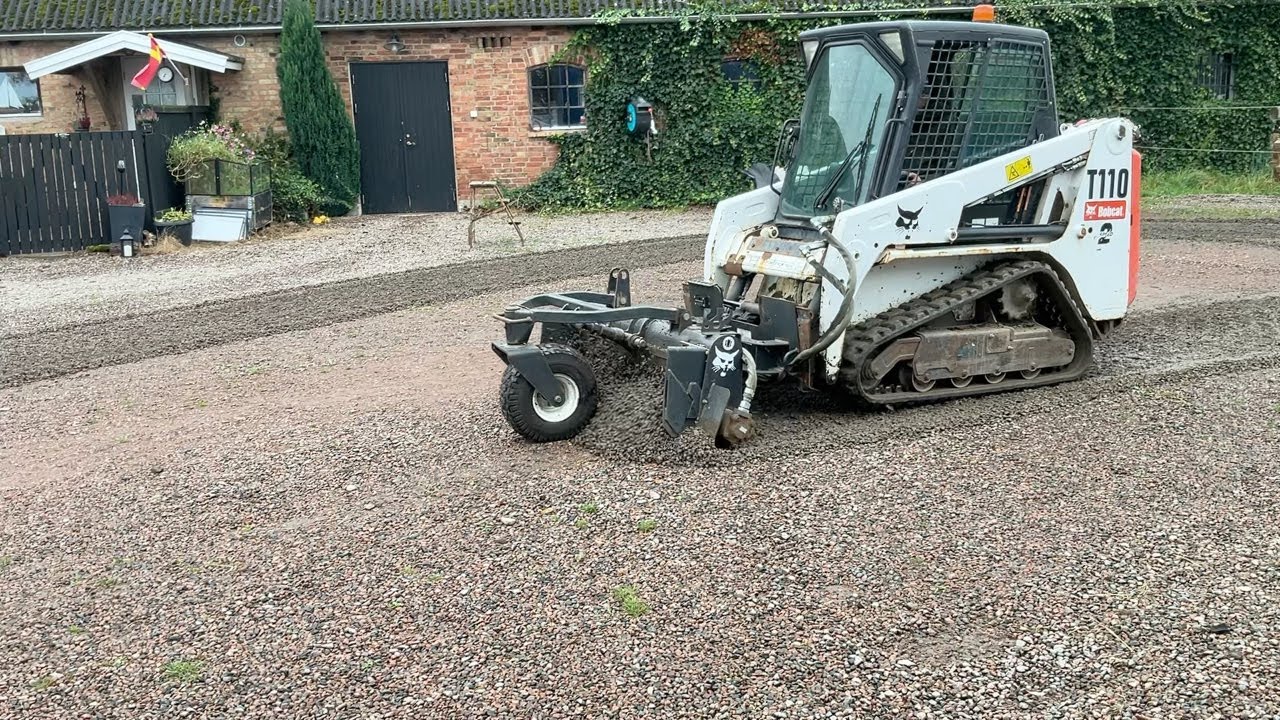 K&ouml;p Kompaktlastare Bobcat T110 2 Speed banddriven p&aring; Klaravik
