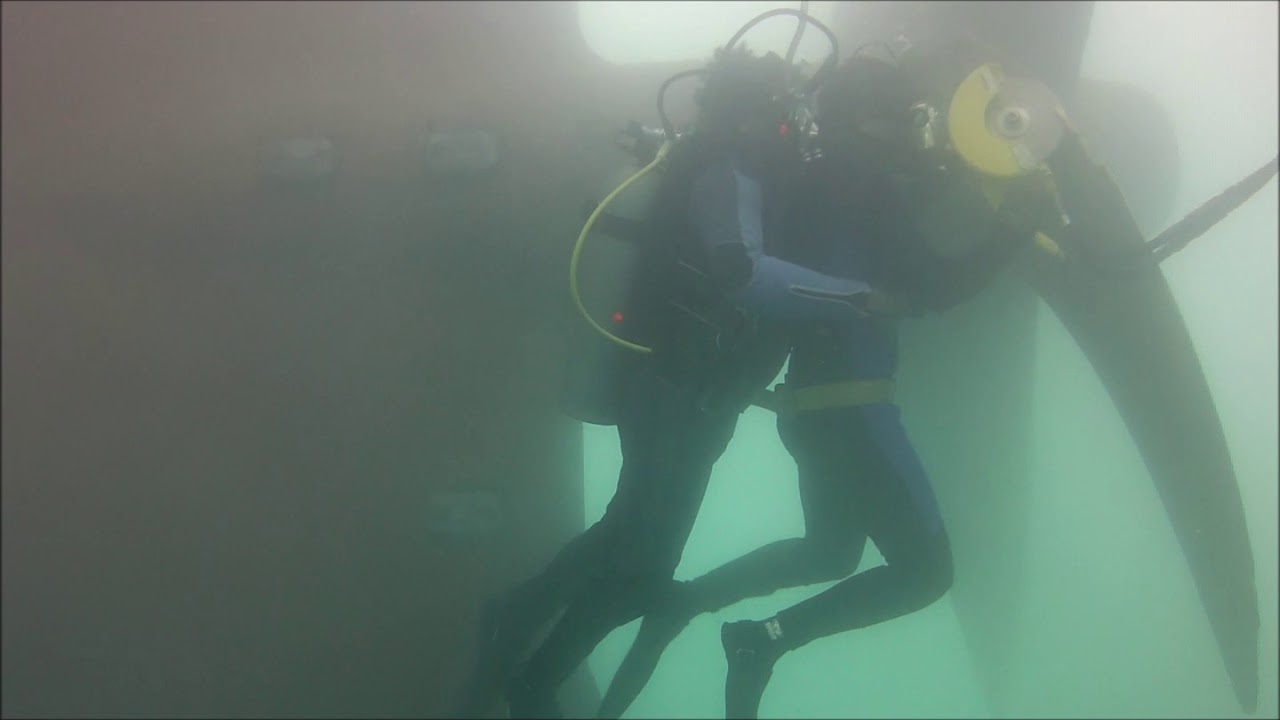 CARGO SHIP UNDERWATER PROPELLER TRIMMING
