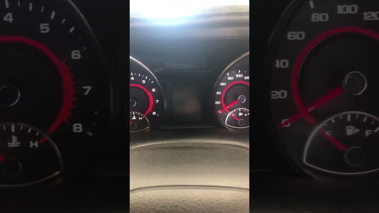 Holden Commodore SV6 Startup (Over 1 minute edition)