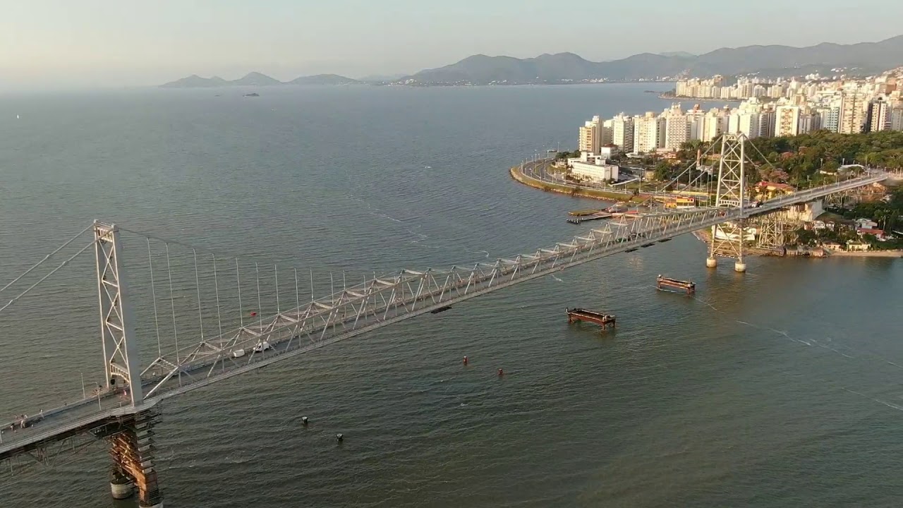 Centro de Florian&oacute;polis com drone