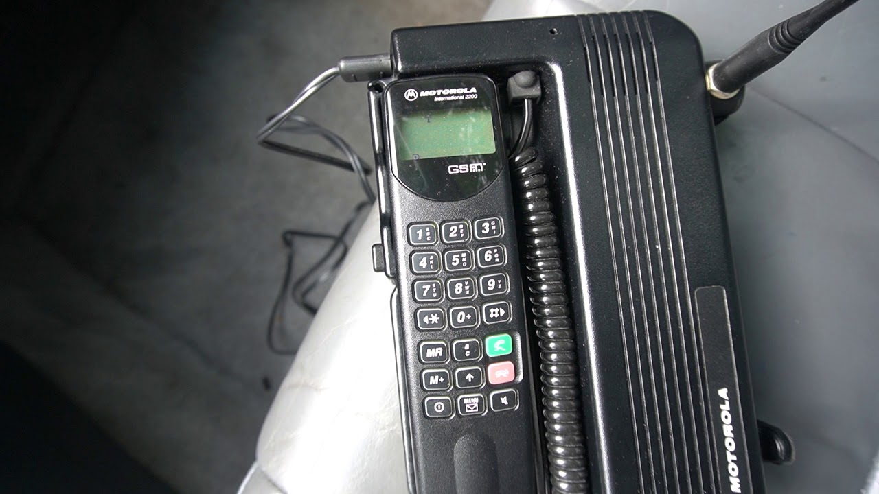 Motorola International 2200 GSM cell carphone 1994 still working flawlessly in 2020