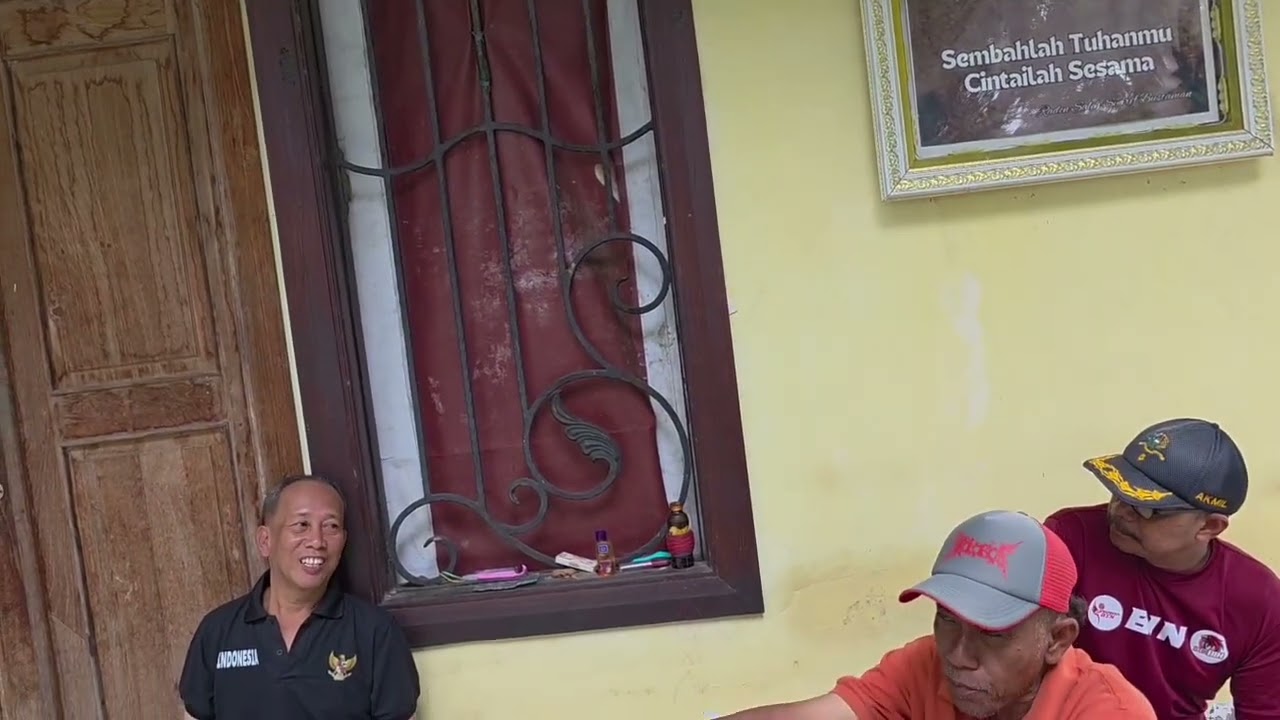 Di dalam THR ternyata terdapat makam 