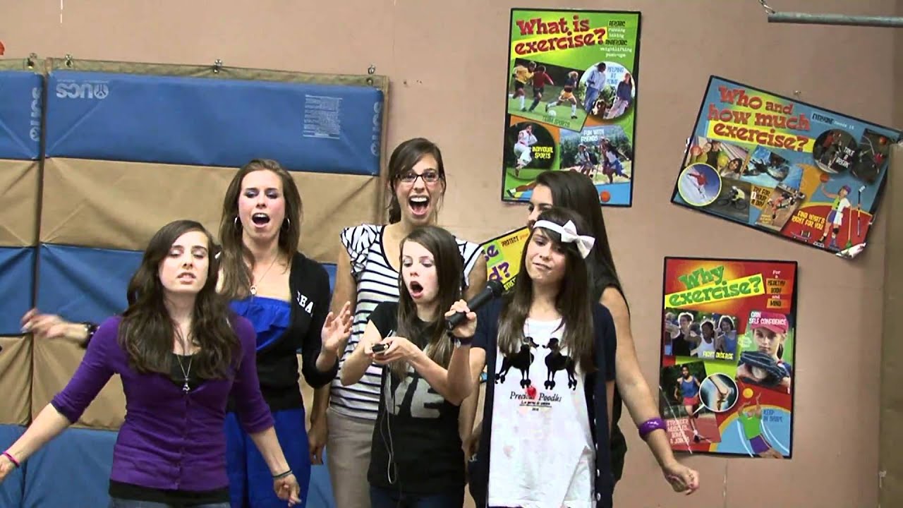 Cimorelli singing for 5th graders